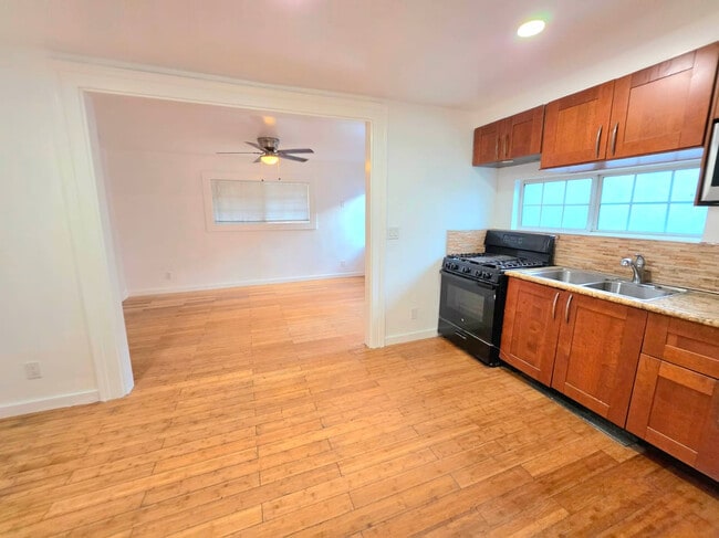 Photo - 1361 W Vernon Ave Unit 1