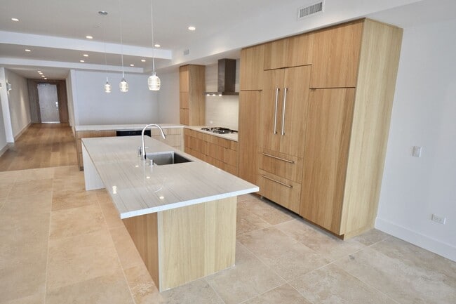 Building Photo - LUXURY 3 BEDROOM CONDO in the Unique Urban Enclave  of Palentine. Walk to Balboa Park! Parking wi... Unit 304