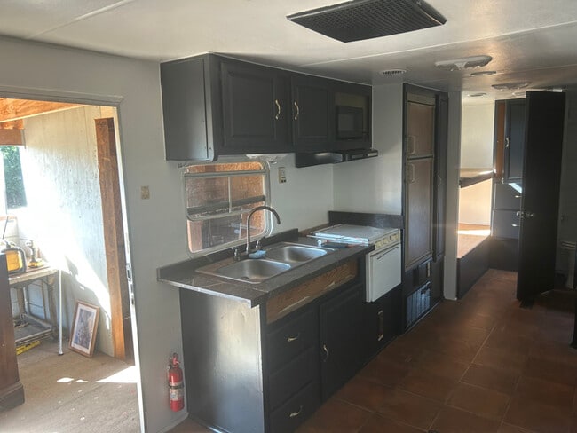 Building Photo - 15533 El Cajon St