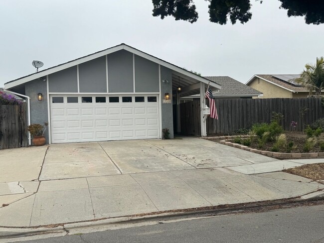 Building Photo - Coming soon!! beautiful spacious 3 bedroom... Rental