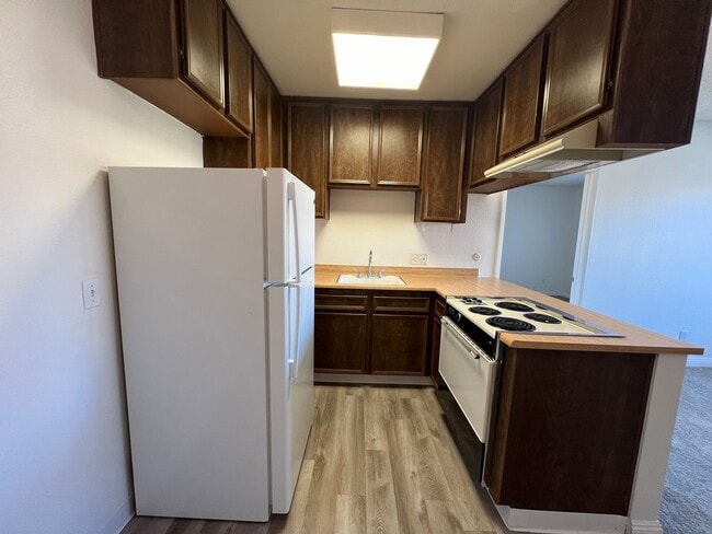 UPSTAIRS 1 BED 1 BATH w/ ONSITE LAUNDRY As... - UPSTAIRS 1 BED 1 BATH w/ ONSITE LAUNDRY As... Apartment Unit 26