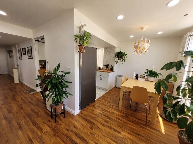 Building Photo - 7001 S La Cienega Blvd Unit 101