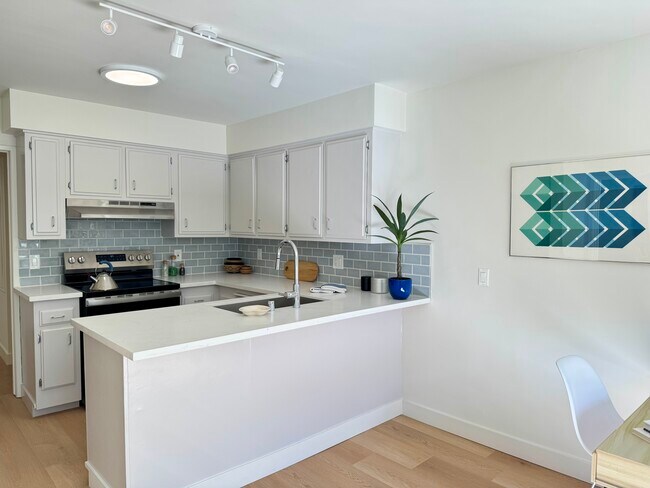 Photo - Sherman Oaks Apartments