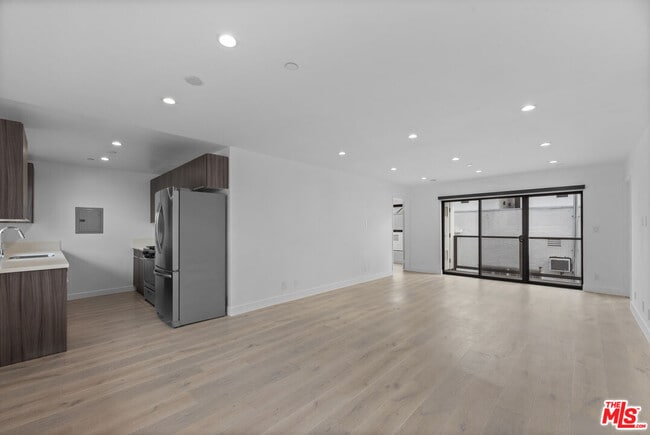 Photo - 725 N Alfred St Unit 202