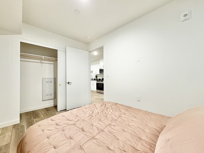 1BR, 1BA - 415SF - Bedroom - 4252 Whittier Blvd.- SIOF