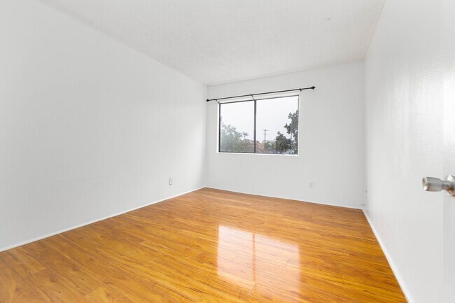 Photo - Great opportunity to rent this beautiful centrally located apartment in Chula Vista! Unit 11