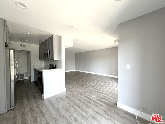 Building Photo - 711 Orange Grove Ave Unit 301