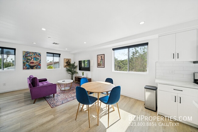 Photo - 837 N Harvard Blvd Unit 837