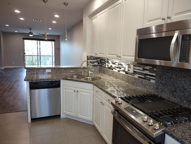 Photo - 982 Sweetbriar Ln Unit #B