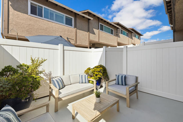 Photo - 1140 Manhattan Beach Blvd