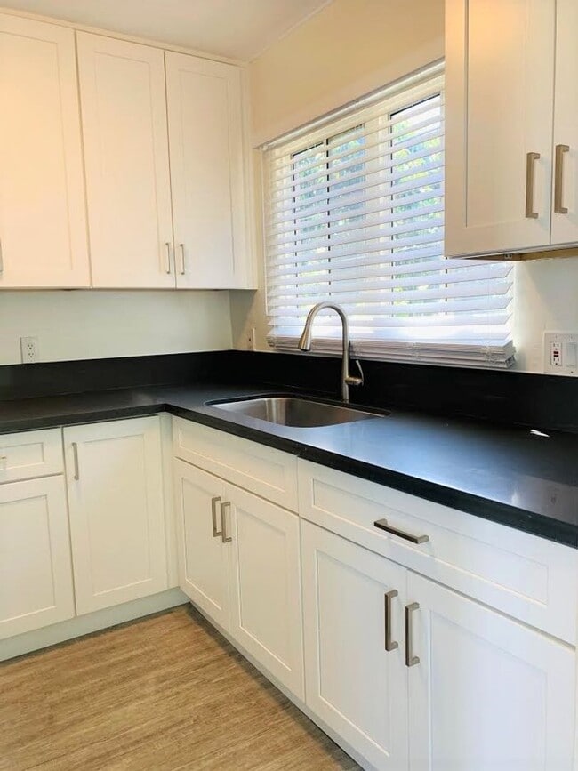 Photo - 1287 Queen Ann Pl