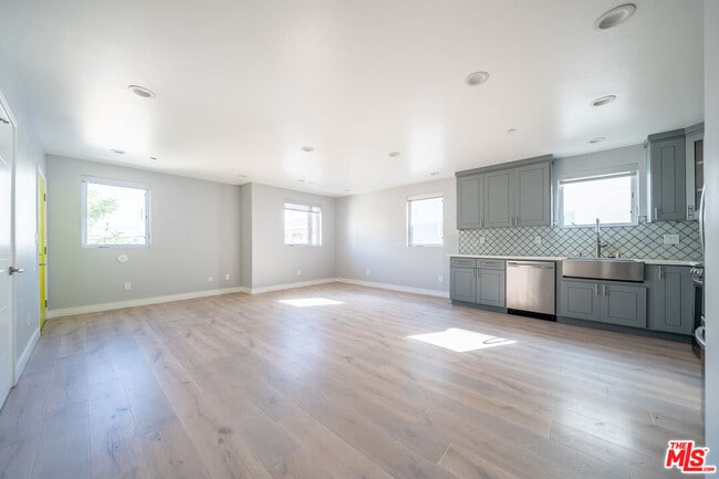 Photo - 11318 Miranda St Unit 1/2