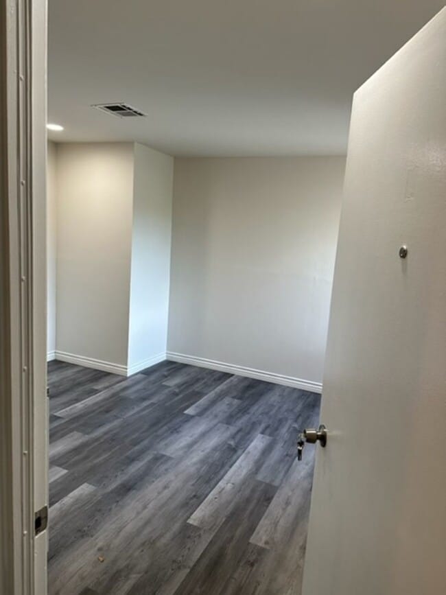 Building Photo - 11231 Oxnard St Unit 0003
