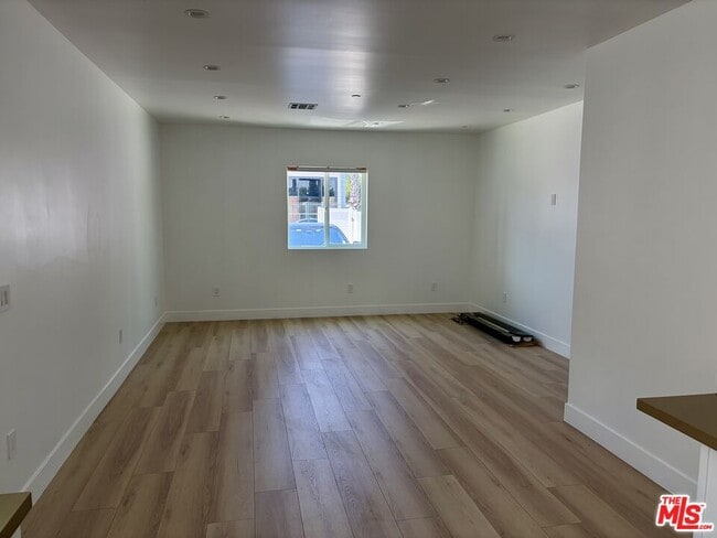 Photo - 11016 Olinda St