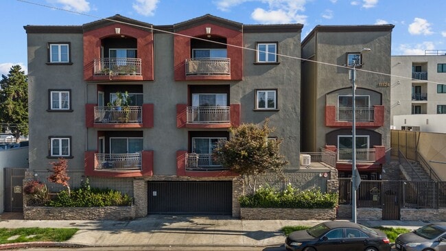 Photo - Amazing 2 Bed Condo in Noho! Unit 106