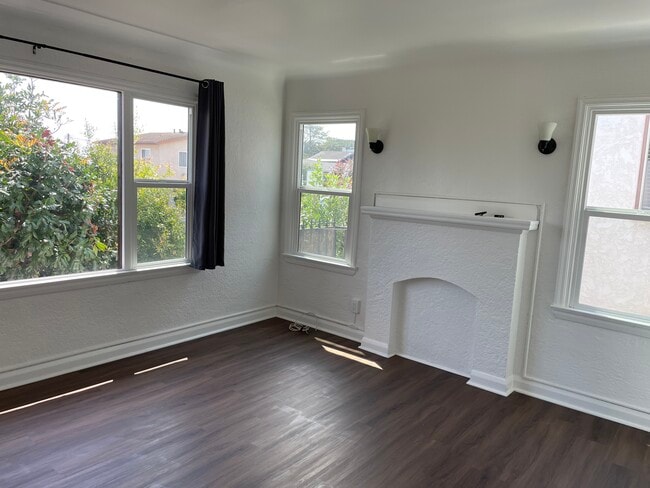 Living Room - Front Corner - 1905 S Alma St Unit 1905
