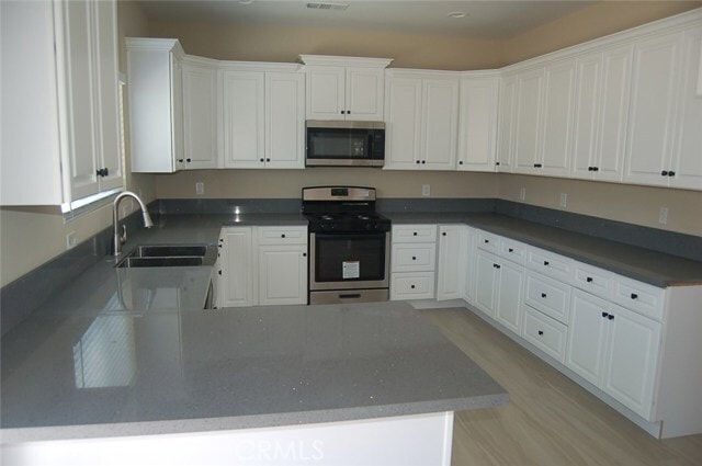 Photo - 17565 Owen St