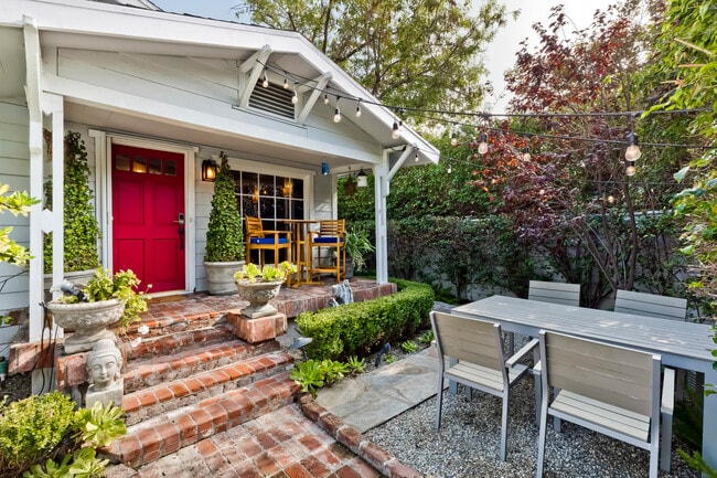 Photo - 400 Norwich Dr