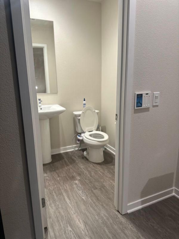 Photo - 712 Highline Way