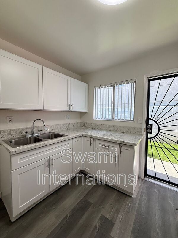 Photo - 13612-24 1/2 Doty Avenue