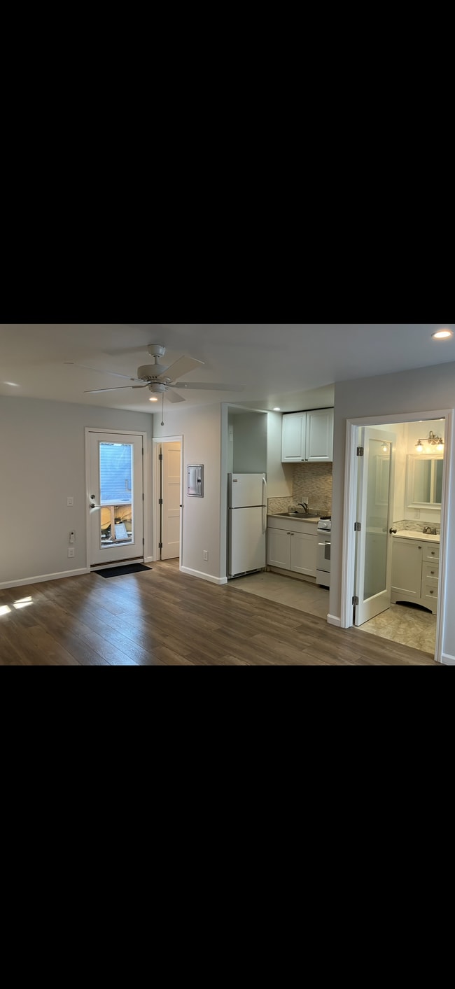Building Photo - 12412 Oxnard St Unit ADU