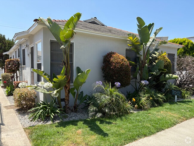 Building Photo - 2202 Ocean Park Blvd Unit C Rental