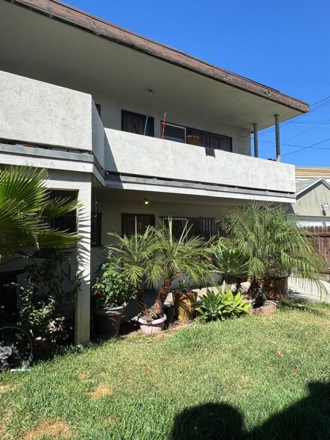 Building Photo - 1.0 bedroom in Los Angeles California 90022 Unit 3