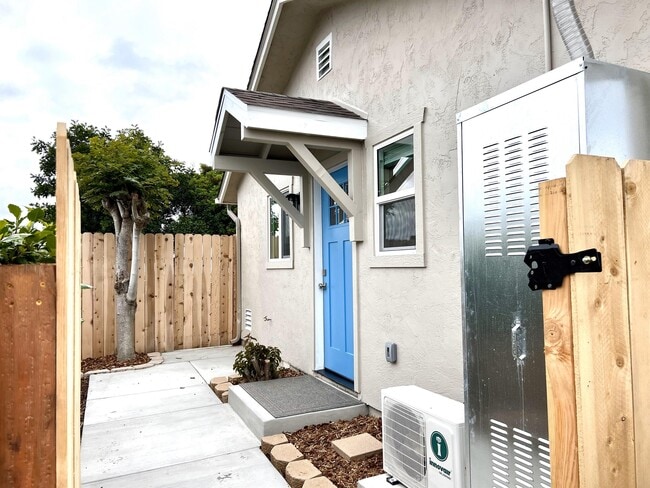 Photo - 6541 Bougainville Rd
