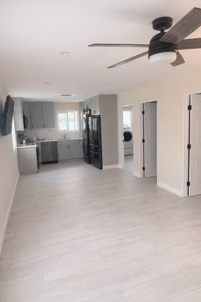 Dining room - 111 E 13th St Unit 111 B