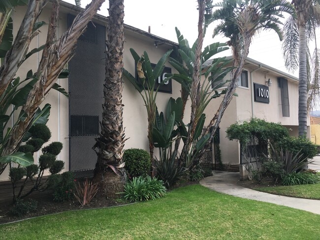 Building Photo - 1016 Western Ave Unit G