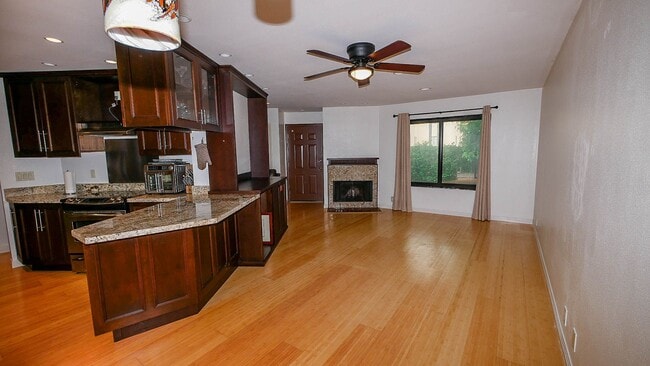 Stylish Sea Colony 3-Level Townhome! - Stylish Sea Colony 3-Level Townhome!