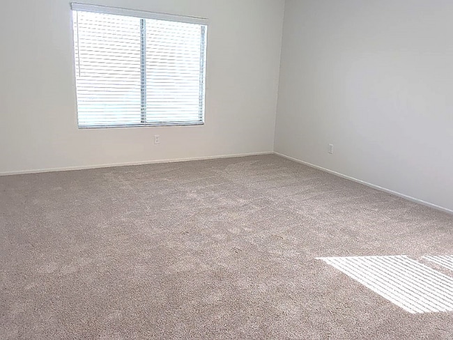 Photo - 41618 Petersfield Rd