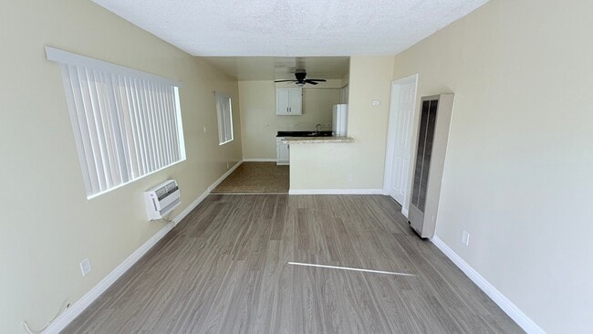 Photo - 810 W Duarte Rd