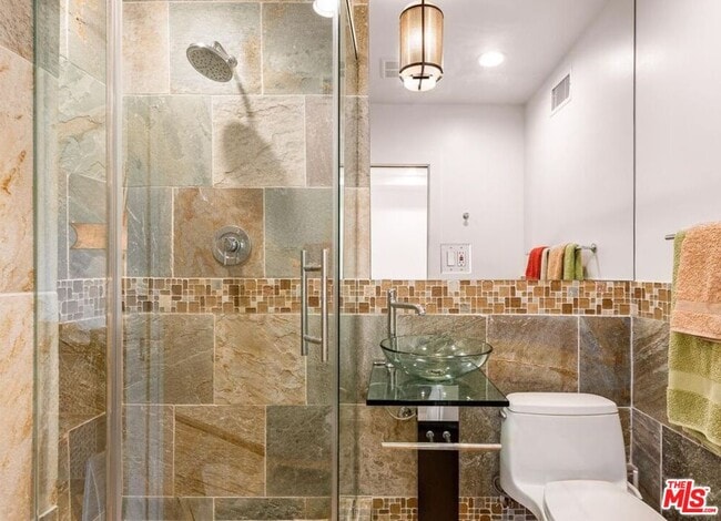 Photo - 3116 Johnston St