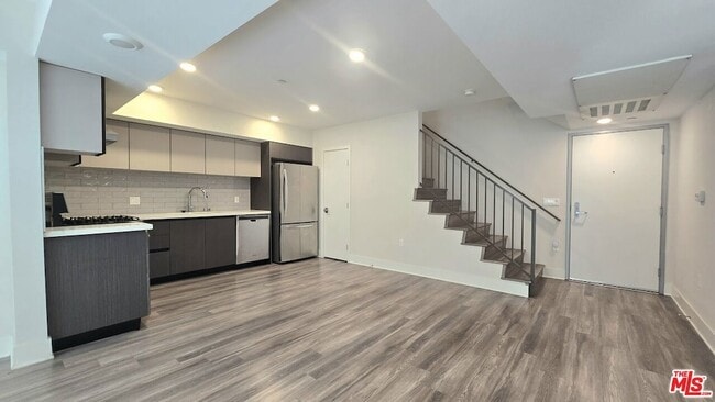 Building Photo - 5030 Rosewood Ave Rental