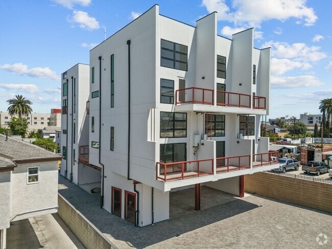 Building Photo - 5617 Klump Ave Unit 101 Rental