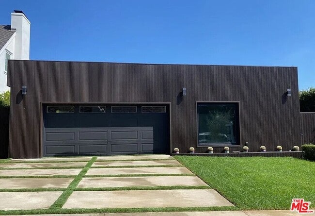 Photo - 418 N Bowling Green Way