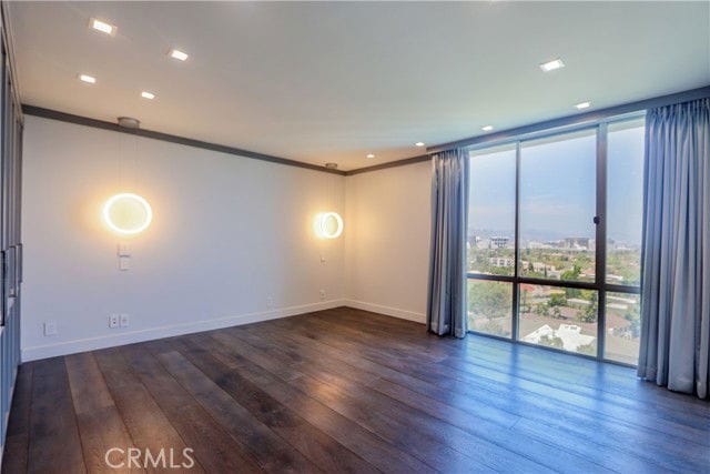 Photo - 2160 Century Pk E