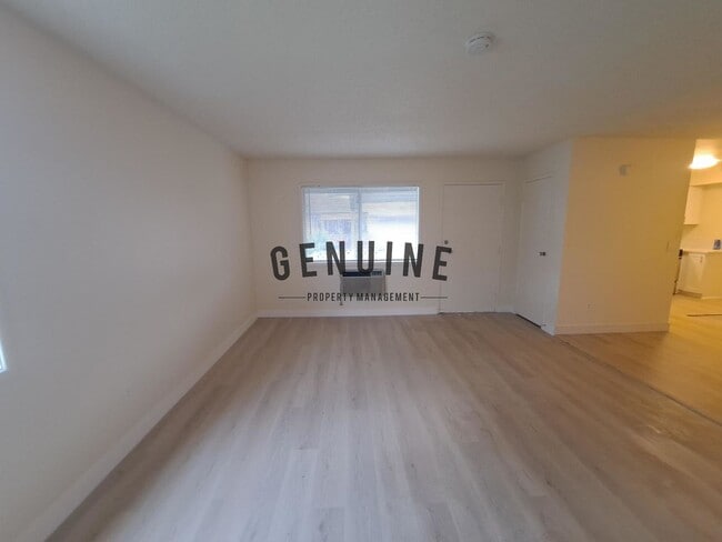 Photo - Cameo Ln Four-Plex Unit 3