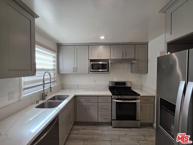 Building Photo - 102 Gaviota Ave Unit 104