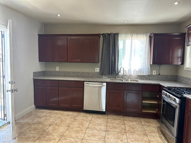 Photo - 3881 Eucalyptus Ave Unit C