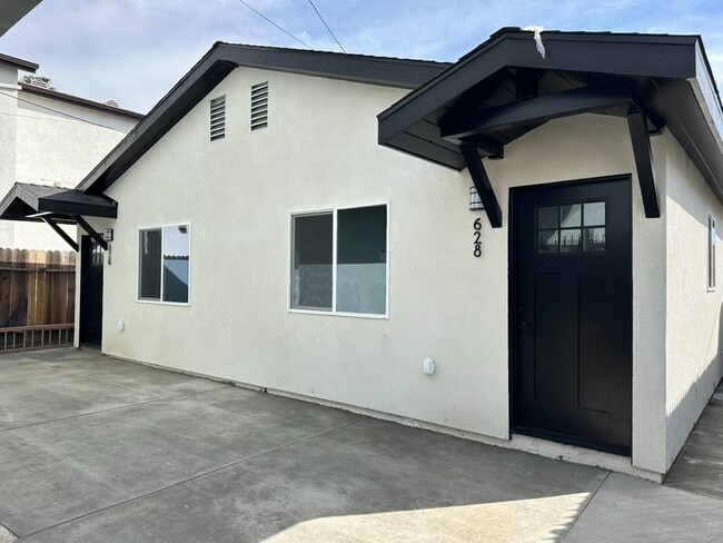 Photo - 626 W 54th St