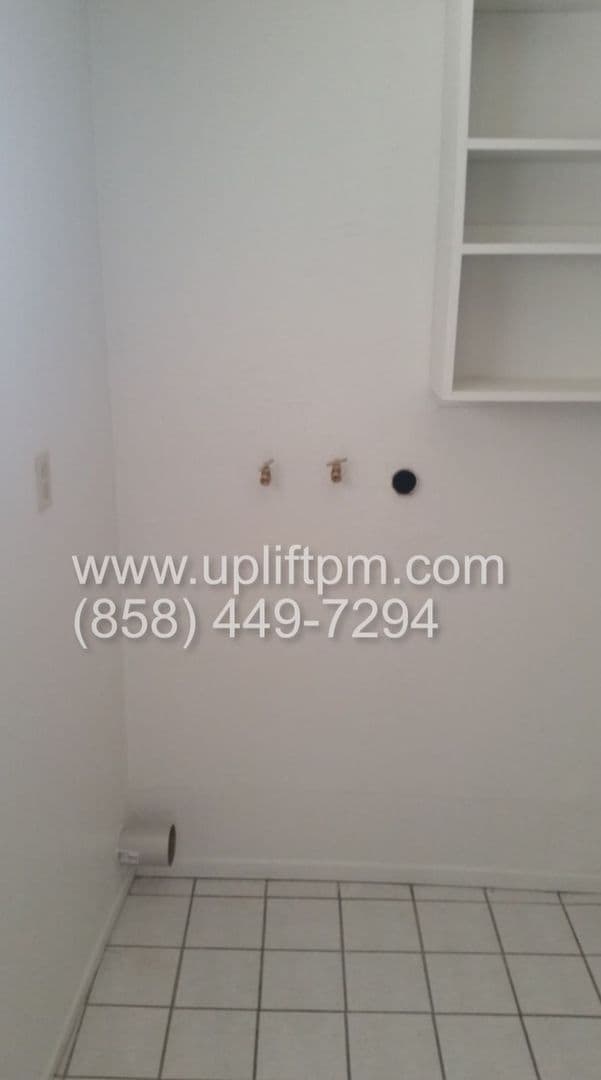 Photo - 102 N Ramona St
