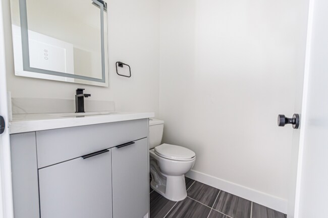 Photo - 1330 Tamarind Ave