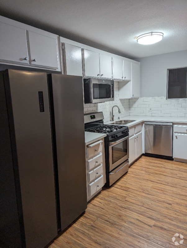 Building Photo - 7014 Lanewood Ave Unit 17 Rental