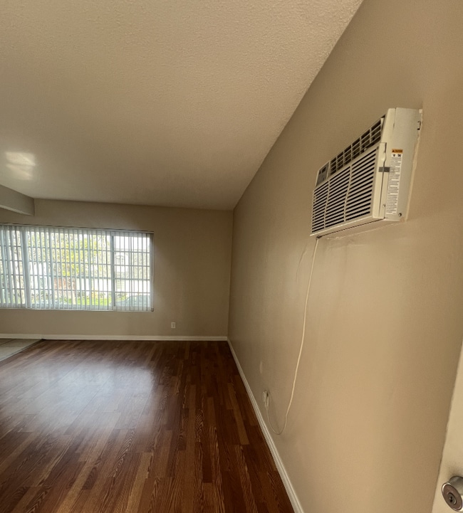 Photo - 10932 Palma Vista Ave Unit 4