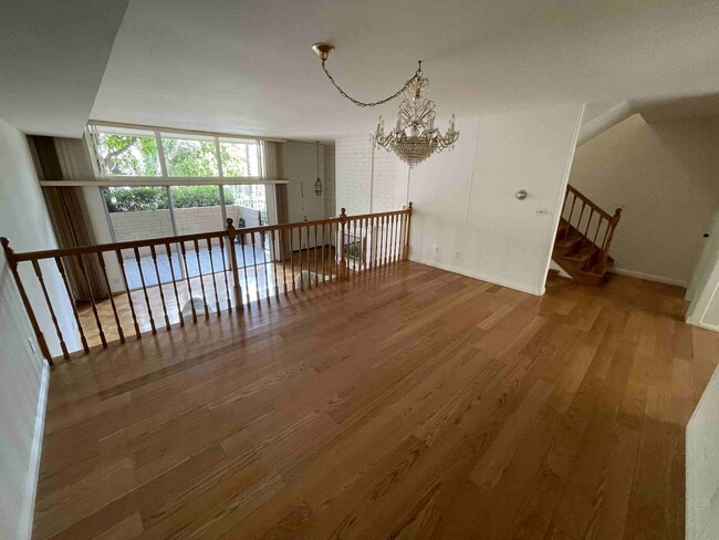 Photo - 5306 Lindley Ave