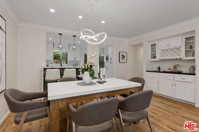 Building Photo - 843 N Martel Ave Unit 2