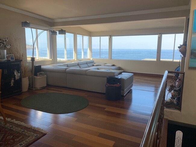 Building Photo - 328 Paseo de la Playa Unit F