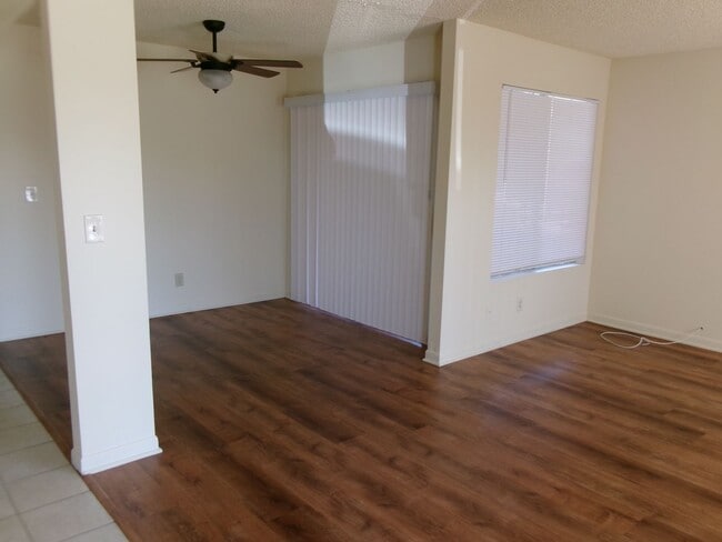 Photo - Clean and Ready - 3 bedrooms, 1 3/4 Bathrooms with back yard area. Unit 00015713